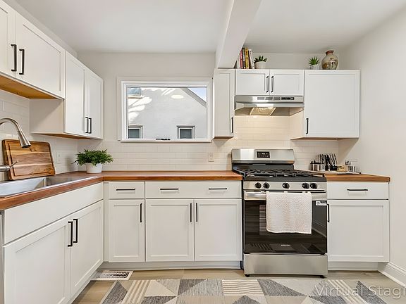 4th image of 954 43rd Ave NE