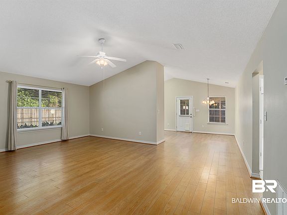 4th image of 117 Davison Loop