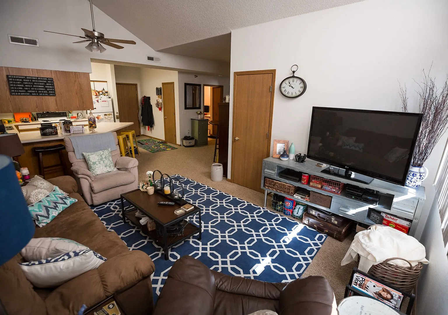 Walden Square-Apartments — Photo 1