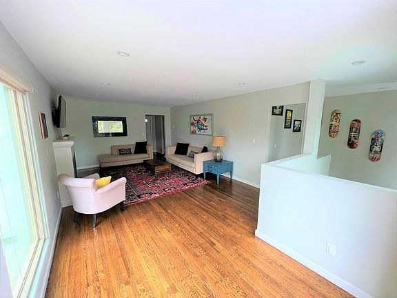 2nd image of 4761 Lomitas Dr