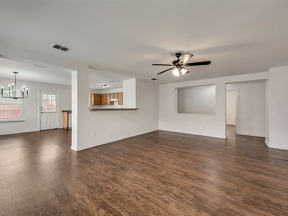 3rd image of 2133 Lone Pecan Dr