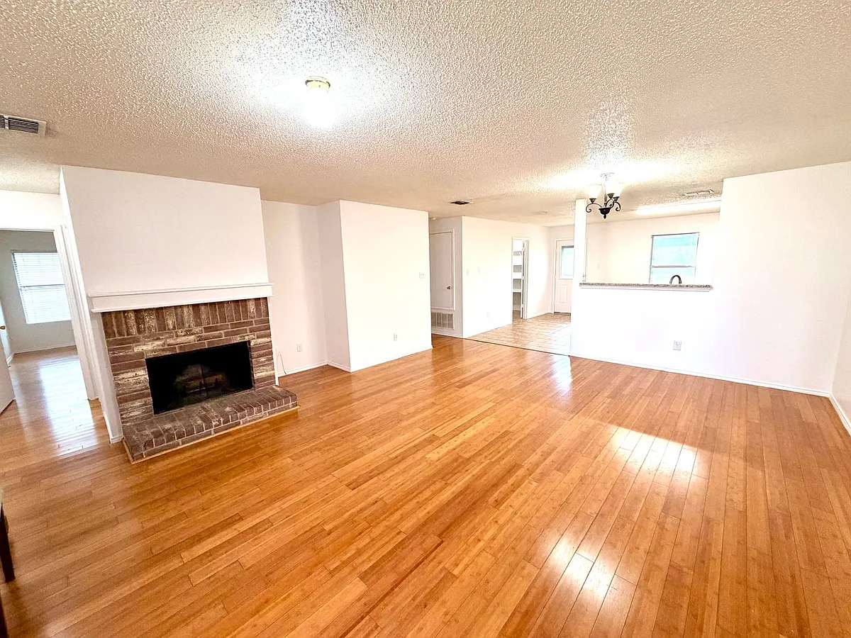 Building Photo - 607 Pickwick Ln