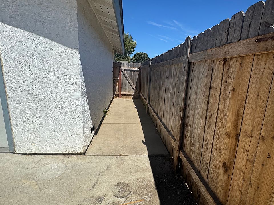1st image of 1123 Valerie St