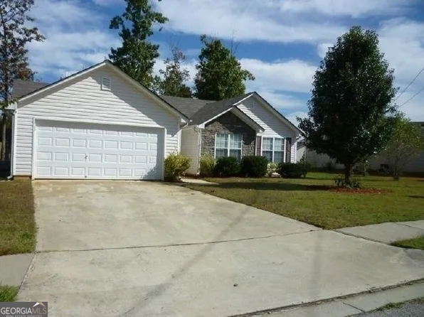 180 Waters Edge Dr, Locust Grove, GA 30248