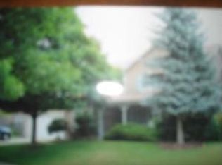 2240 Rosehill Ct, Naperville, IL 60565