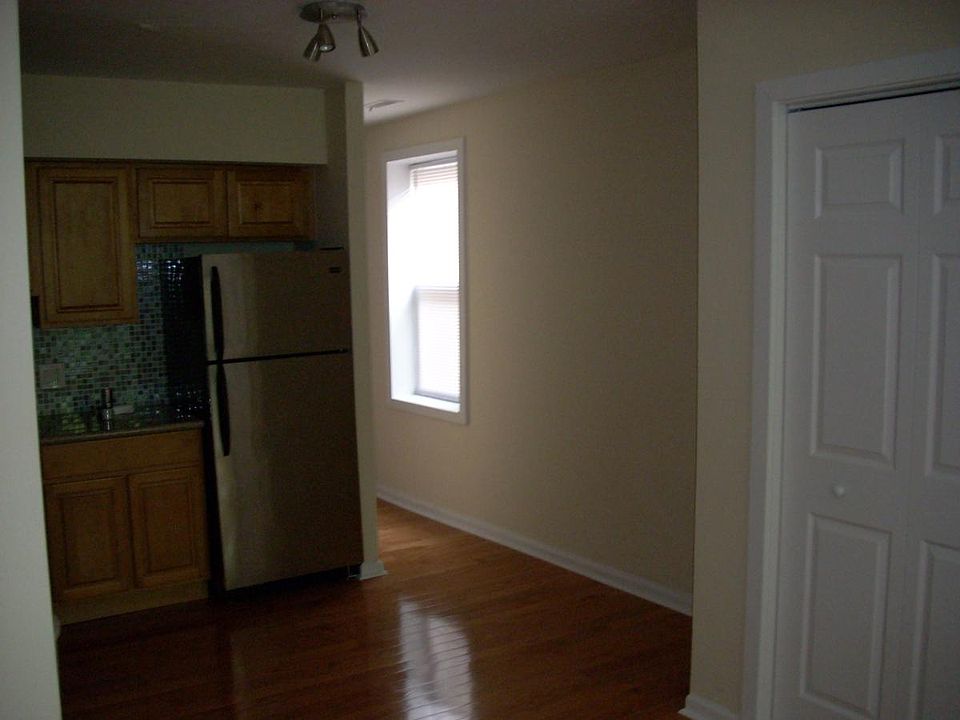 2nd image of 709 S 19th St APT 2R