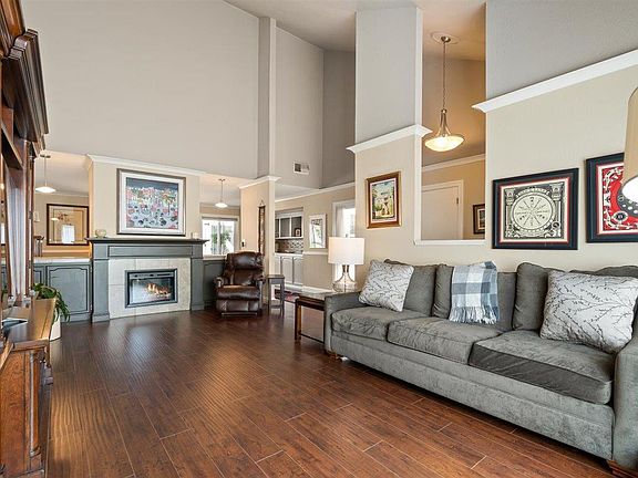 3rd image of 15370 Venetian Way