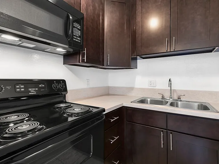 Topanga Canyon Apartments — Photo 29