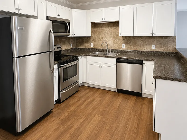 302 Richland Dr — Photo 2