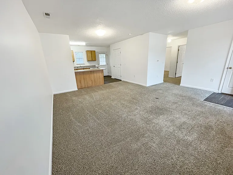 Amesbury Apartments — Photo 23