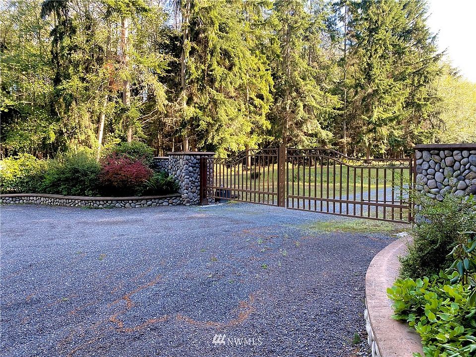 1st image of 32 Parker Woods Lane