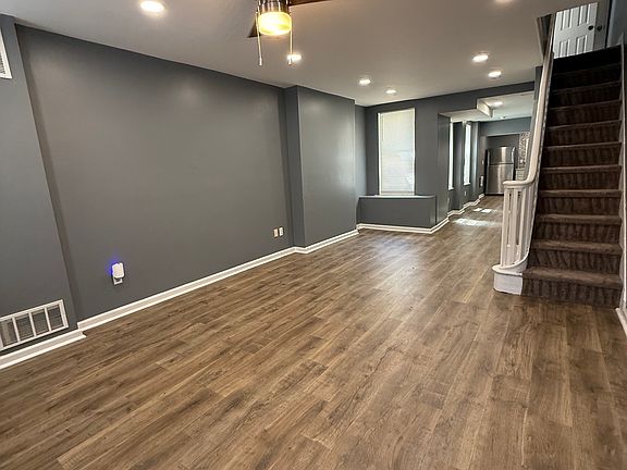 3rd image of 1019 Bennett St