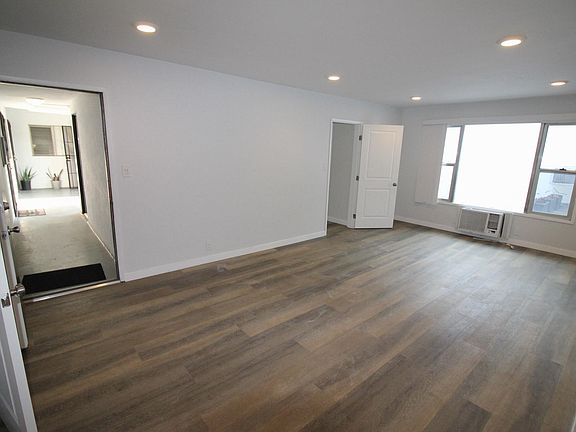 4th image of 750 N Hayworth Ave #14A
