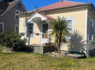 434 12th St, Raymond, WA 98577