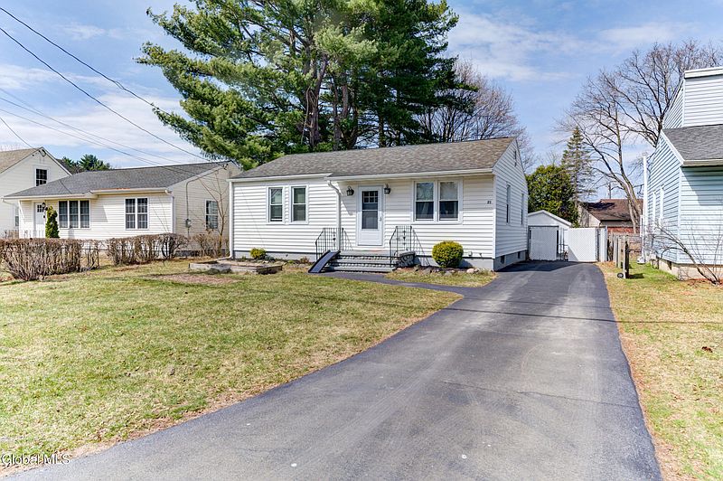 2nd image of 21 Sharpe Avenue