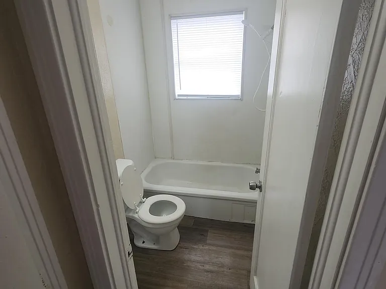 1002 N Lake St #A — Photo 15