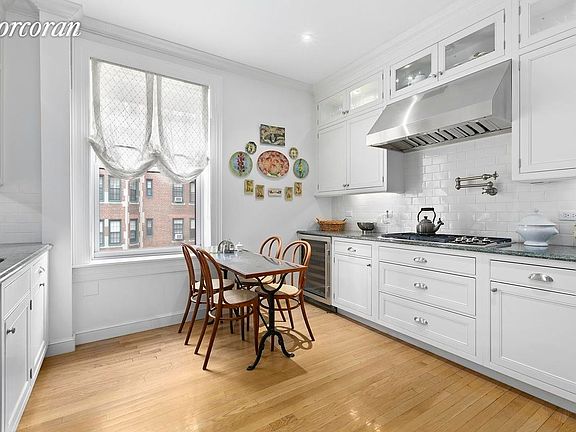 4th image of 161 Henry St APT 5C