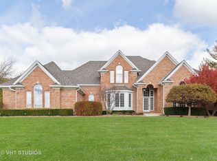 6418 Oakwood Manor Dr, Crystal Lake, IL 60012