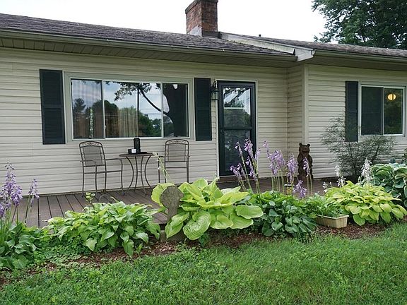 3rd image of 7628 Carter Dr