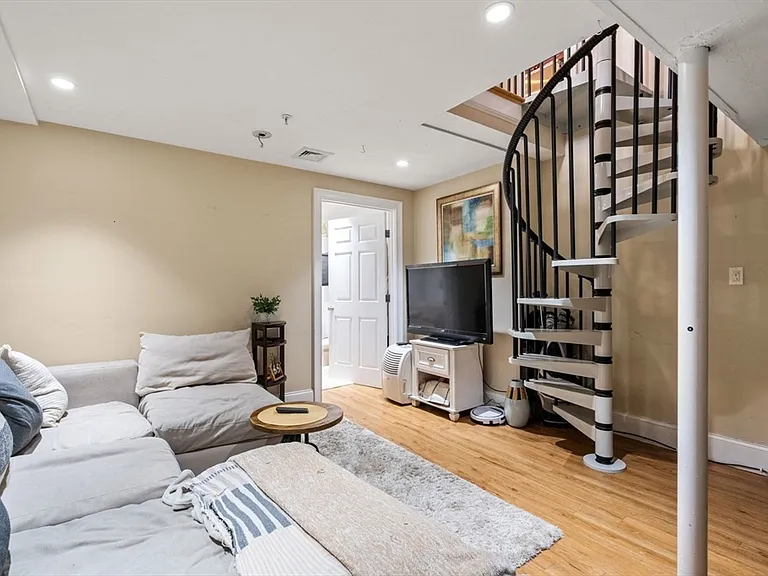 209 D St #2 — Photo 20