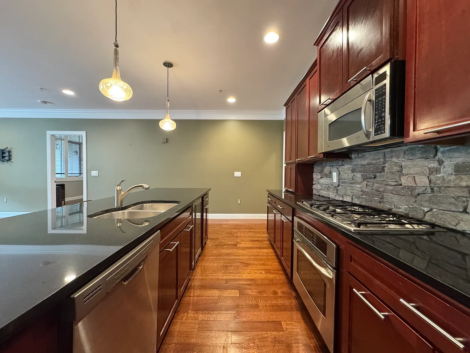 2 bed, 1578 sqft, $3,195 — Photo 4