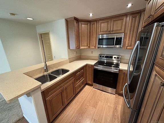 3rd image of 510 Camino De La Reina Unit 206