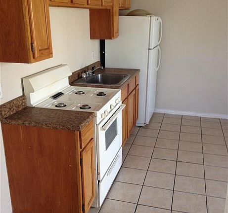 3rd image of 3009 Pershing Dr APT 4