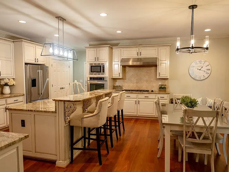 1405 Edenham Ln — Photo 45