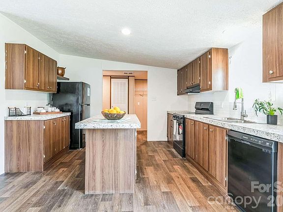 2nd image of 881 Hines Rd