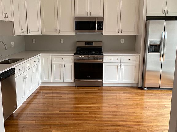 2nd image of 190 Kelton St APT 1