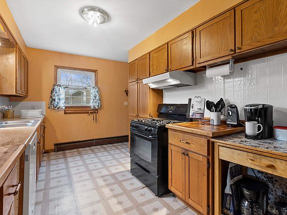 2nd image of 617 Masters St