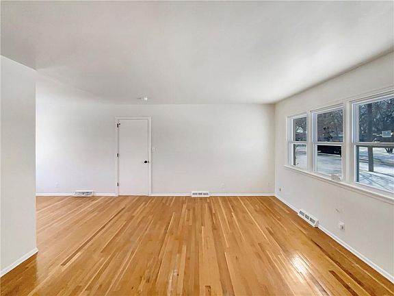 3rd image of 1109 S Morse Ave