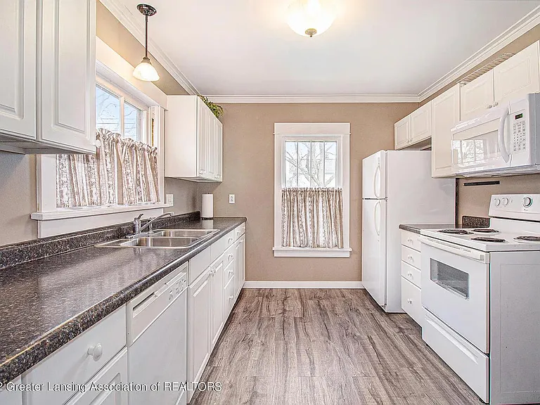 602 S Lansing St — Photo 8