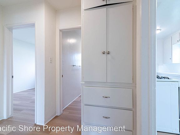 4th image of 22116 Normandie Ave