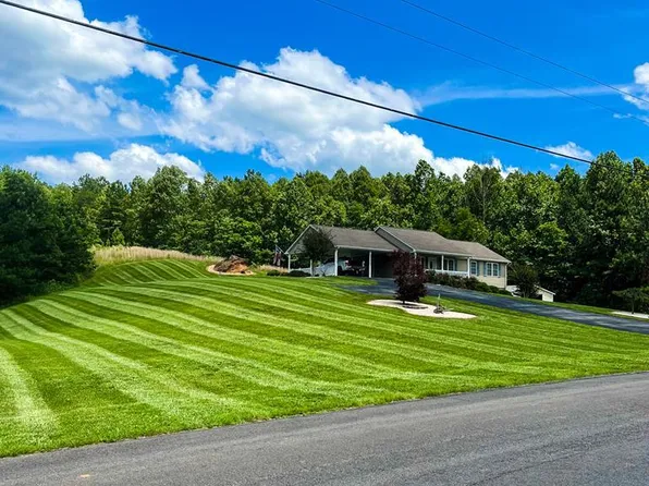 945 Splendors Gate Rd, Axton, VA 24054