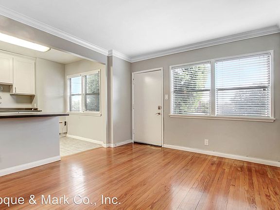 3rd image of 2075 Penmar Ave