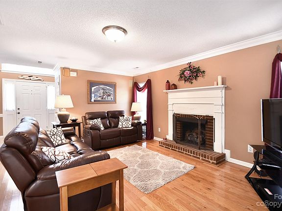 3rd image of 15005 Wiltshire Manor Dr