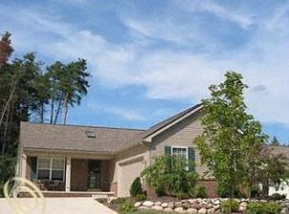 2727 Signature Cir, Pinckney, MI 48169