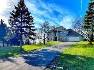 43W461 Campton Ct, St Charles, IL 60175