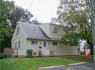 203 B Ave, Hiawatha, IA 52233