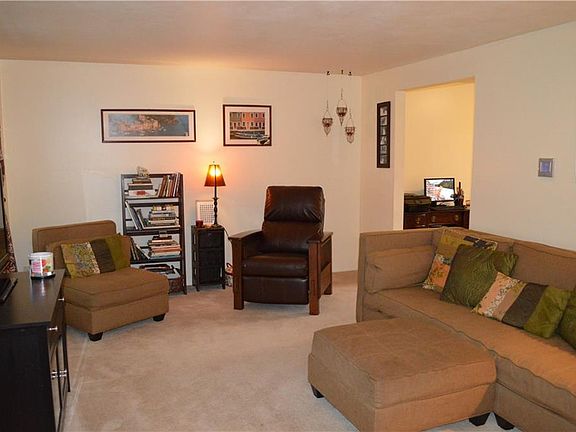 4th image of 7492 Moonvalley Dr