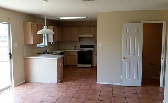 3rd image of 401 Brentwood Dr