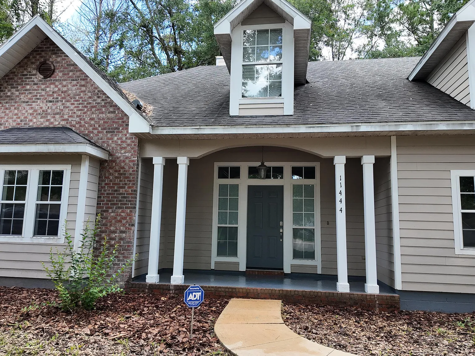 5 bed, 3.0 bath, 2450 sqft, $3,800 — Photo 3