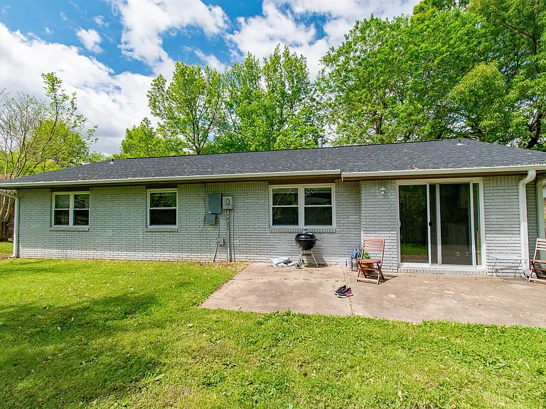 2332 S Clover Dr — Photo 11