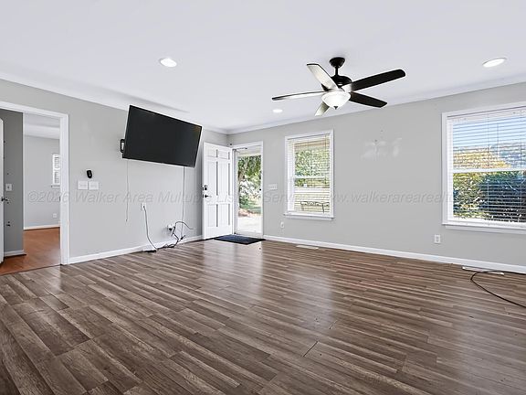 5th image of 1009 NW 11th Ave NE