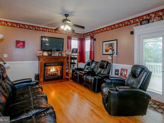 5th image of 36 Bloomington Ln