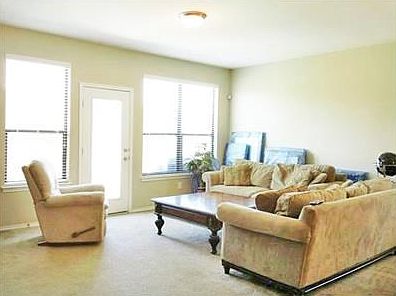 4th image of 824 Oatmeal Dr
