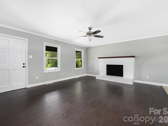 4th image of 112 Robinette Ln