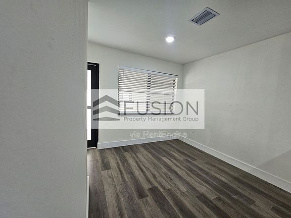 3rd image of 1730 Acapulco Dr #3