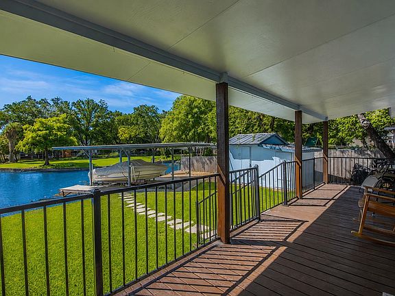 3rd image of 410 Robinhood Ln